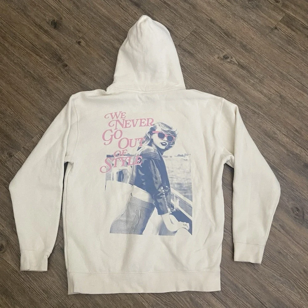 Taylor Swift 1989 Album We Never Go Out Of Style Hoodie Size Large L - Picture 7 of 7